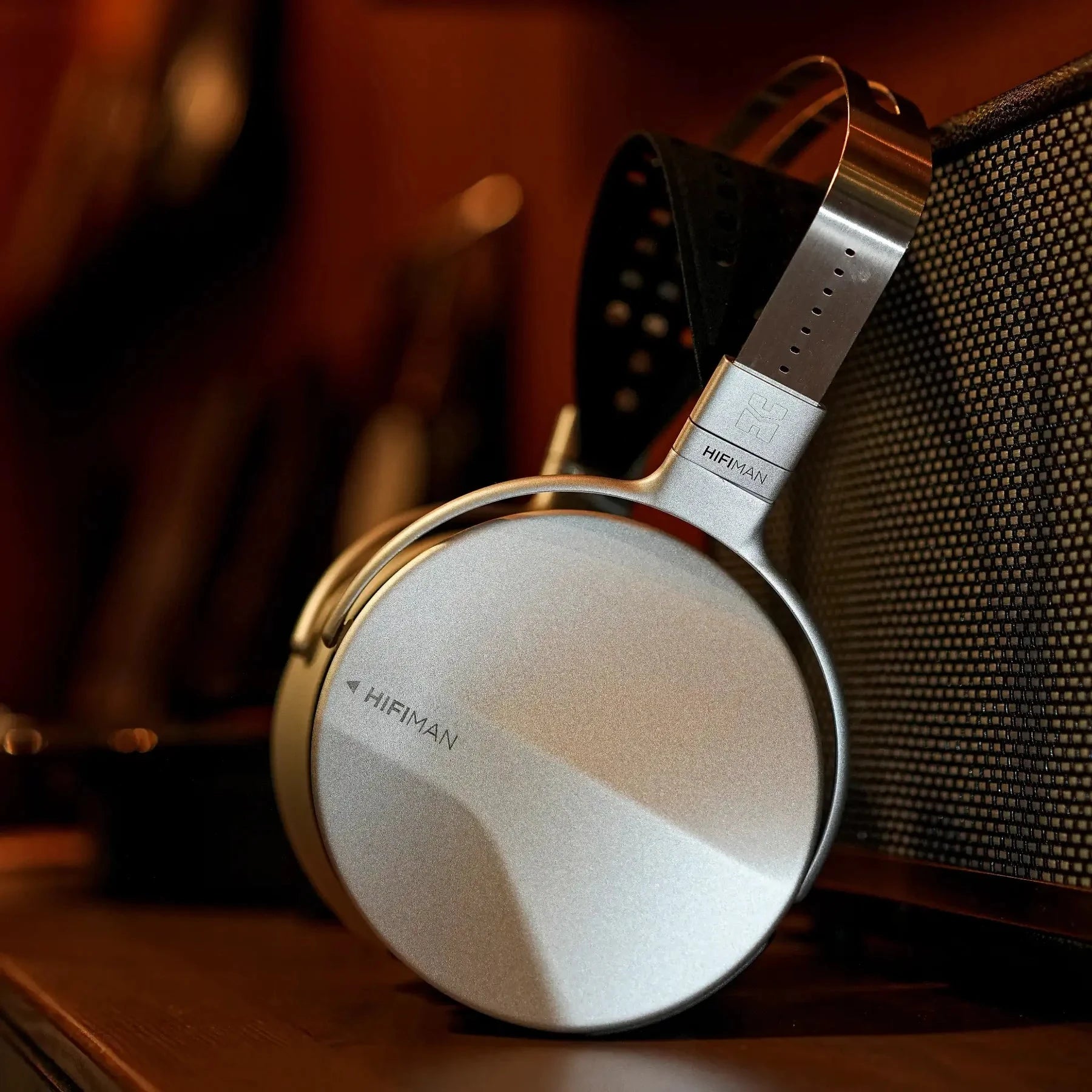 Apos Audio HIFIMAN HiFiMAN ISVARNA | Planar Magnetic Closed-Back Headphones