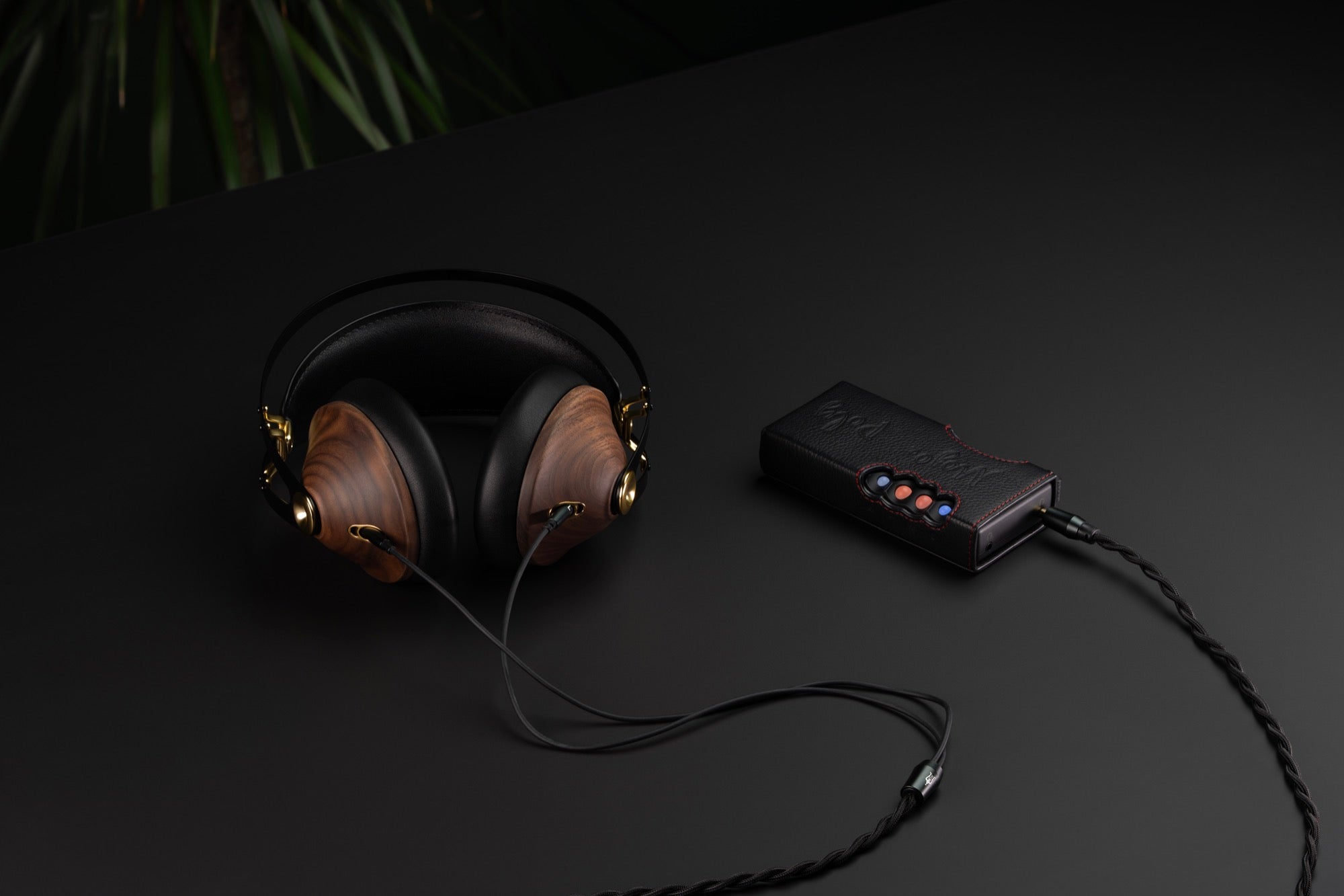 Apos Audio Meze Audio Headphone Meze Audio 99 Classics Closed Back Headphones 2nd Gen