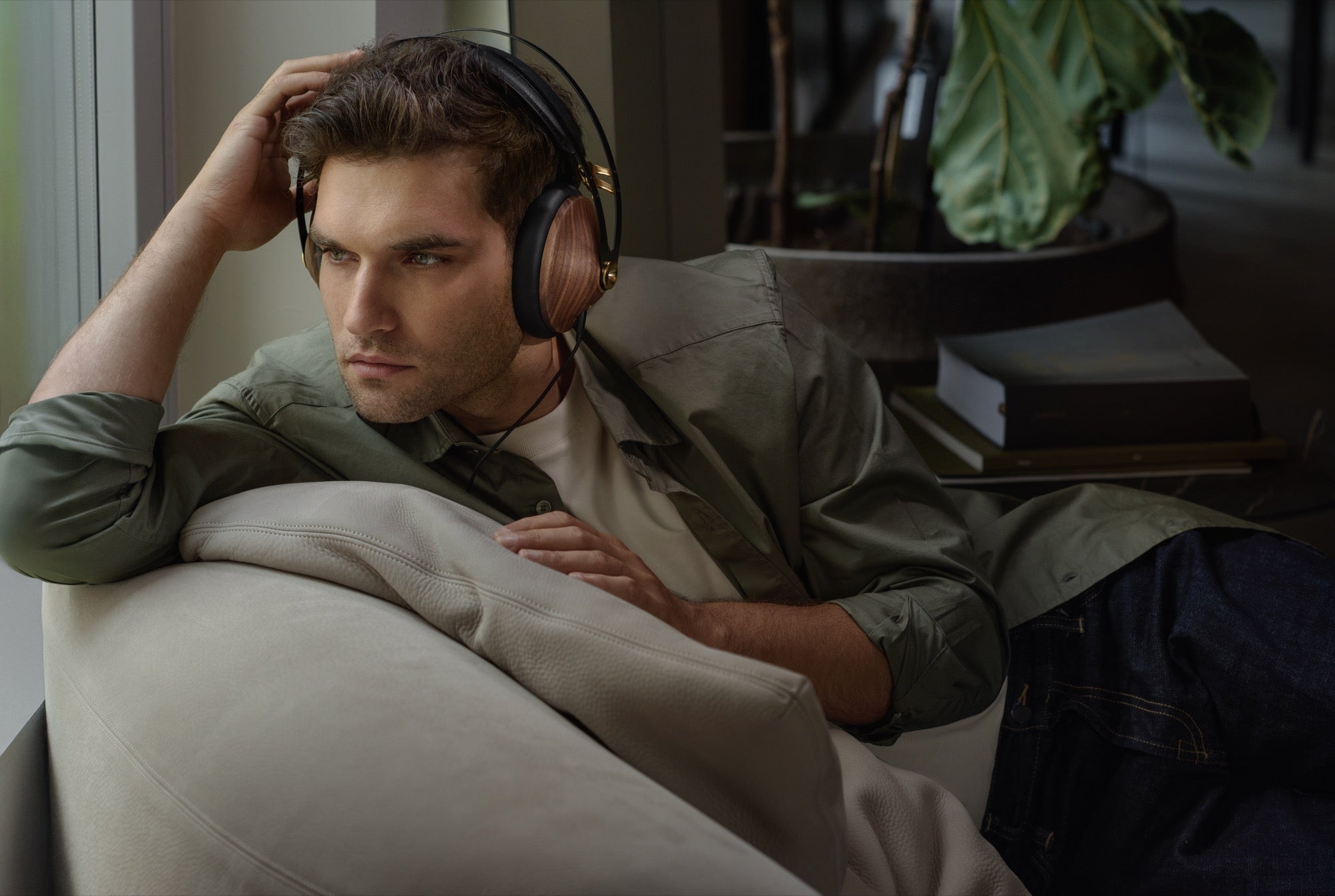 Apos Audio Meze Audio Headphone Meze Audio 99 Classics Closed Back Headphones 2nd Gen