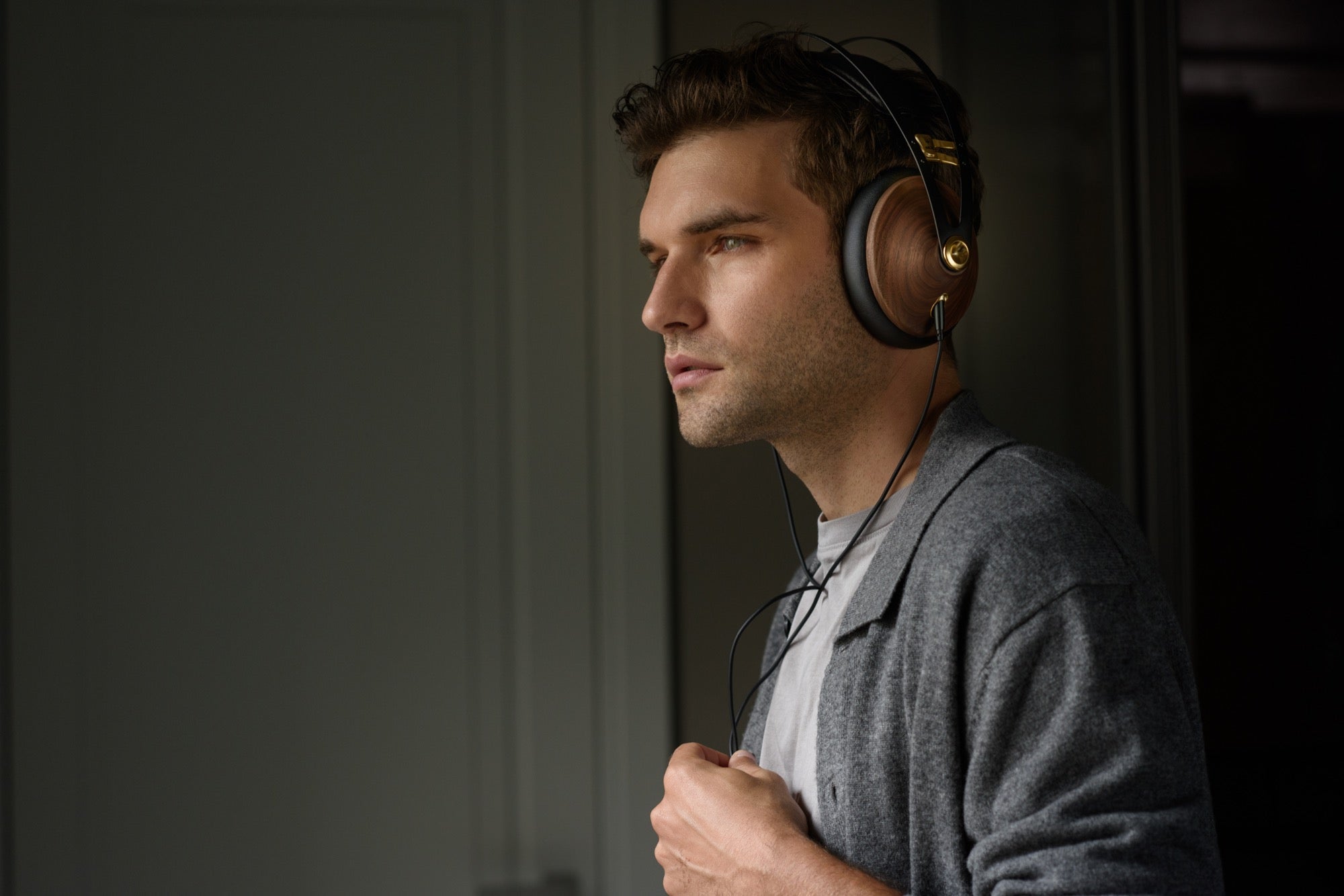 Apos Audio Meze Audio Headphone Meze Audio 99 Classics Closed Back Headphones 2nd Gen