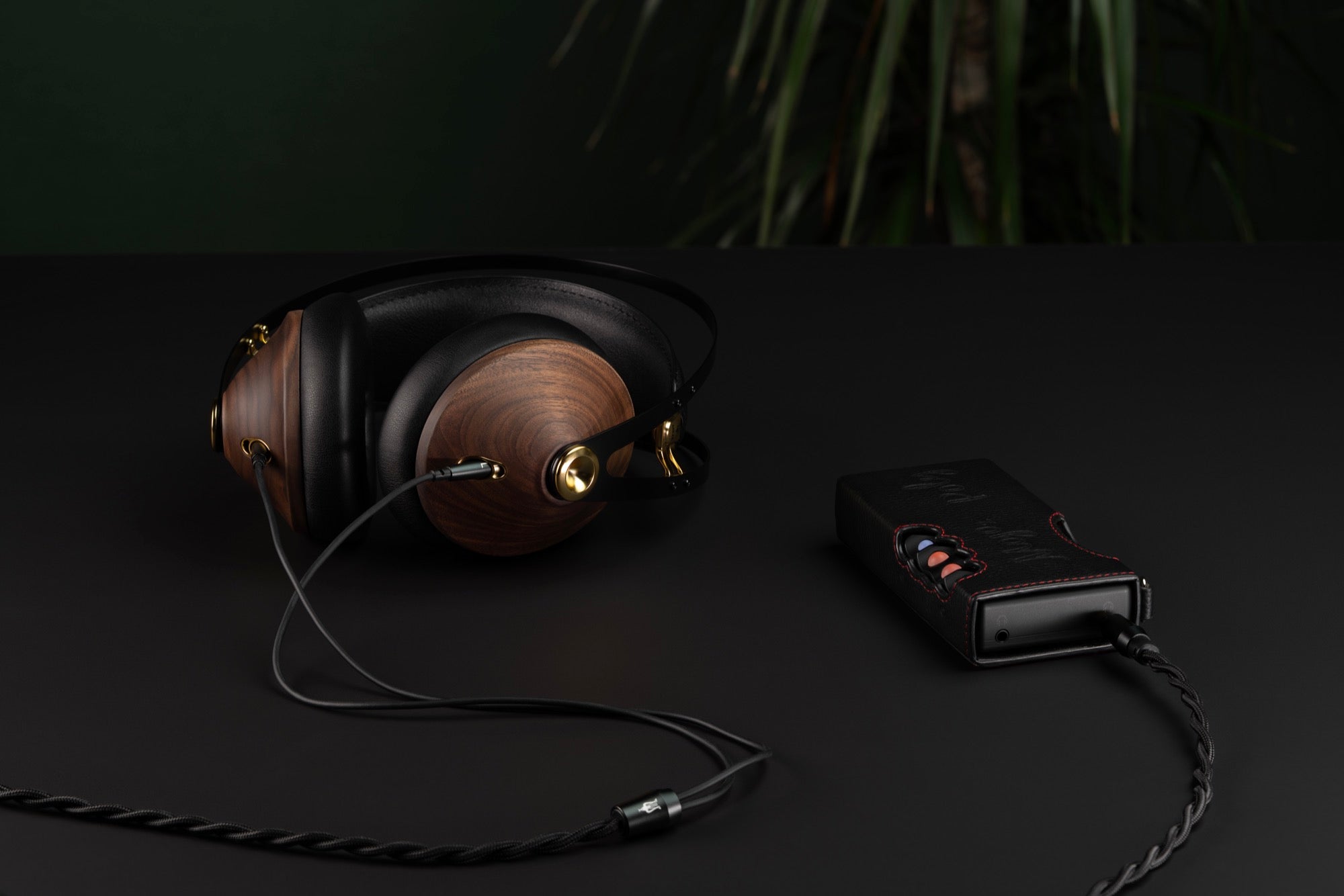 Apos Audio Meze Audio Headphone Meze Audio 99 Classics Closed Back Headphones 2nd Gen