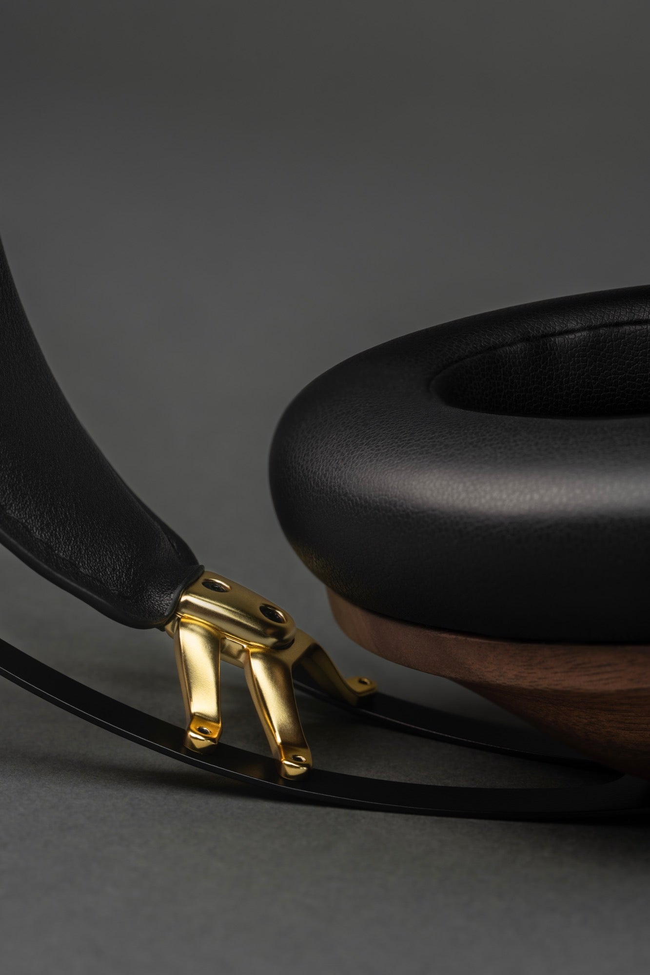 Apos Audio Meze Audio Headphone Meze Audio 99 Classics Closed Back Headphones 2nd Gen