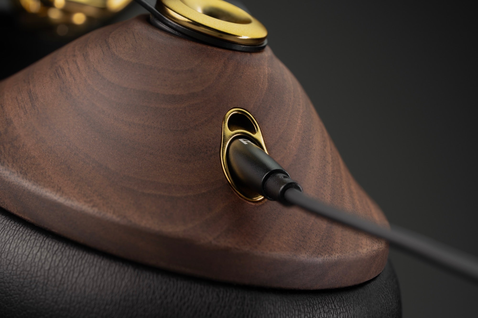 Apos Audio Meze Audio Headphone Meze Audio 99 Classics Closed Back Headphones 2nd Gen