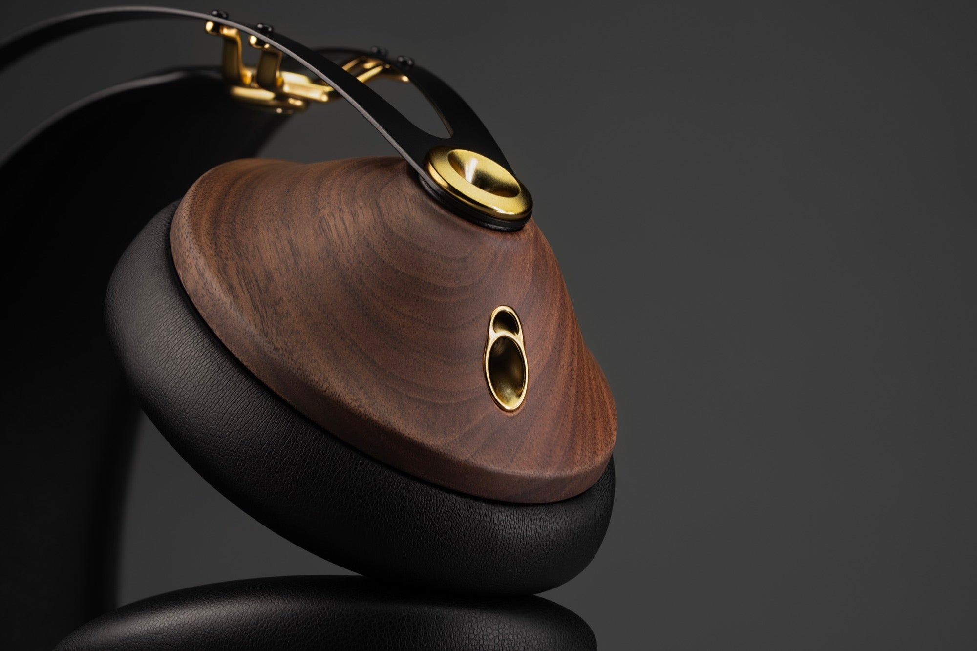 Apos Audio Meze Audio Headphone Meze Audio 99 Classics Closed Back Headphones 2nd Gen