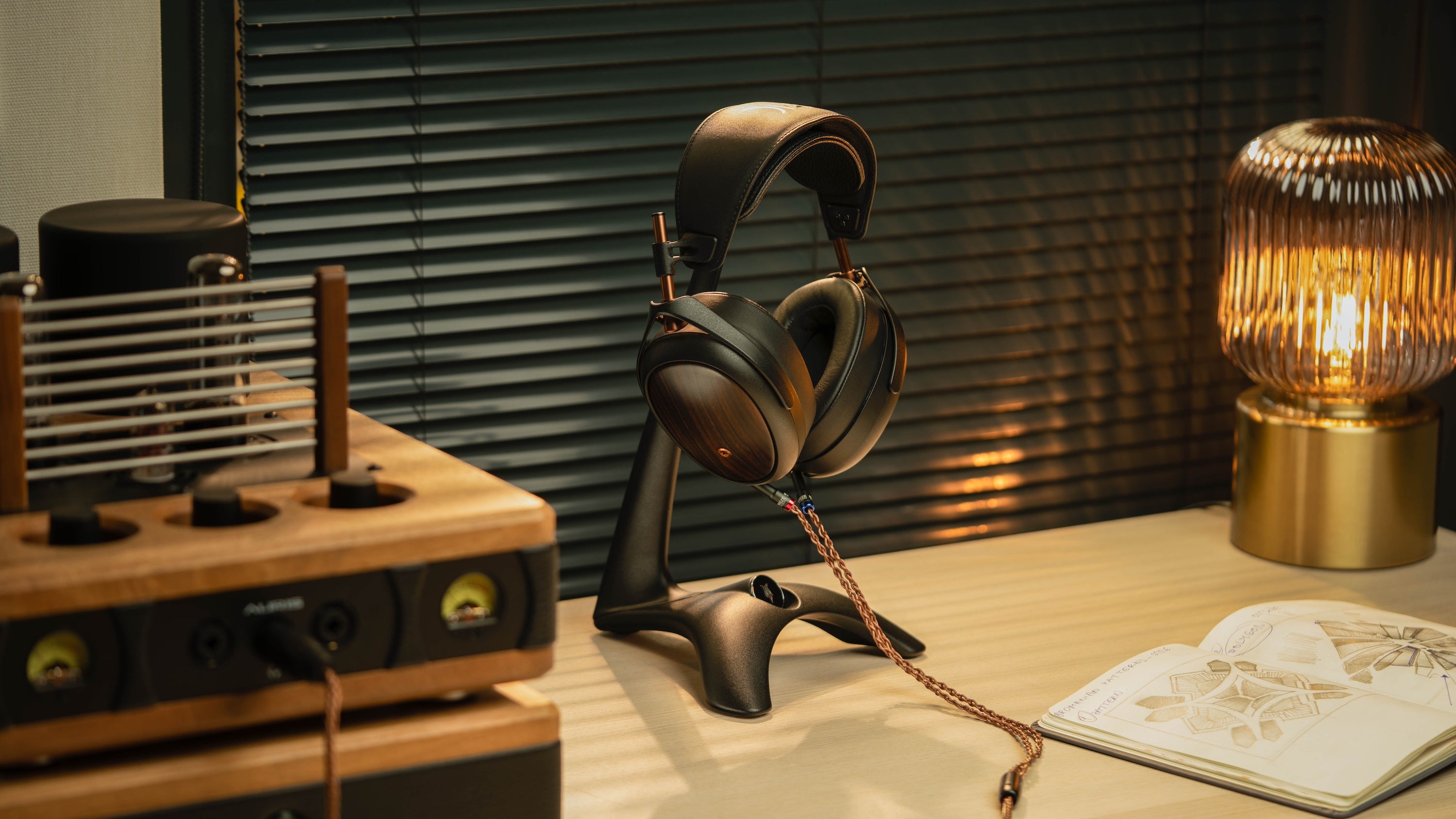 Apos Audio Meze Audio Headphone Meze LIRIC II Closed-Back Planar Magnetic Headphone