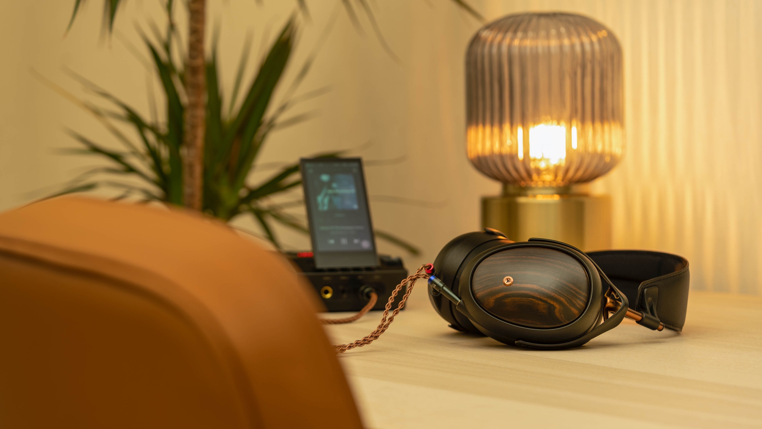 Apos Audio Meze Audio Headphone Meze LIRIC II Closed-Back Planar Magnetic Headphone