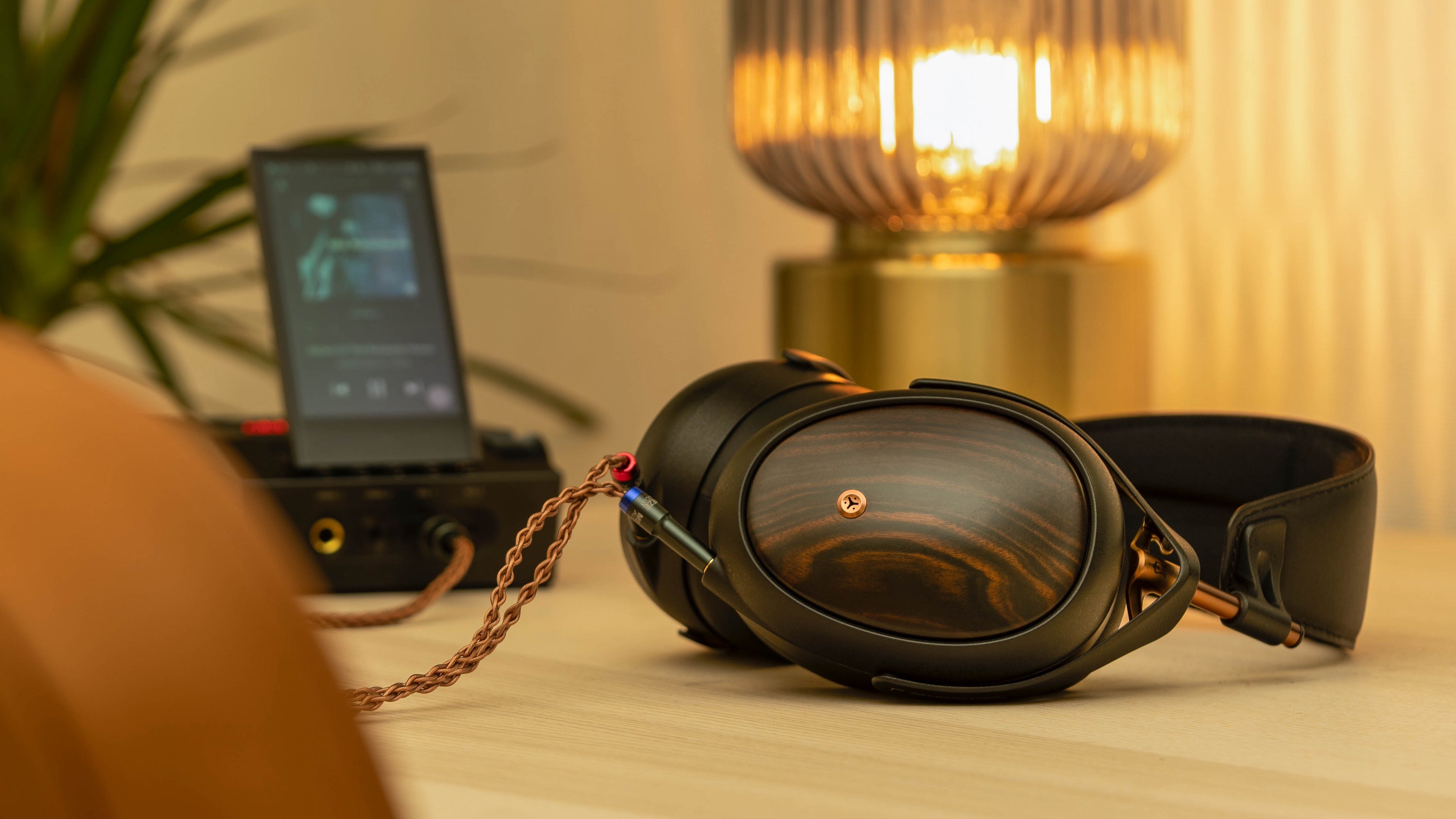 Apos Audio Meze Audio Headphone Meze LIRIC II Closed-Back Planar Magnetic Headphone