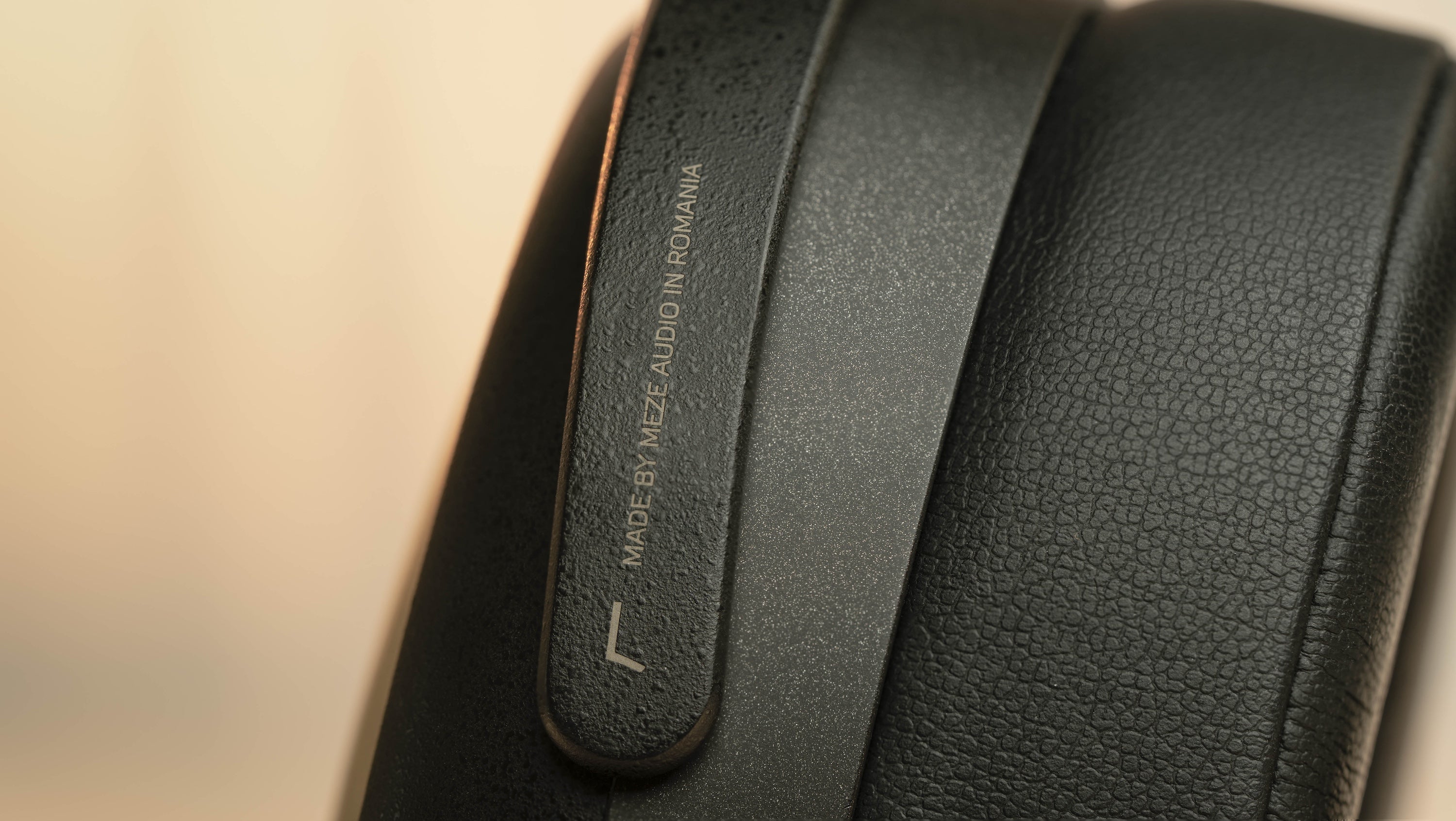 Apos Audio Meze Audio Headphone Meze LIRIC II Closed-Back Planar Magnetic Headphone