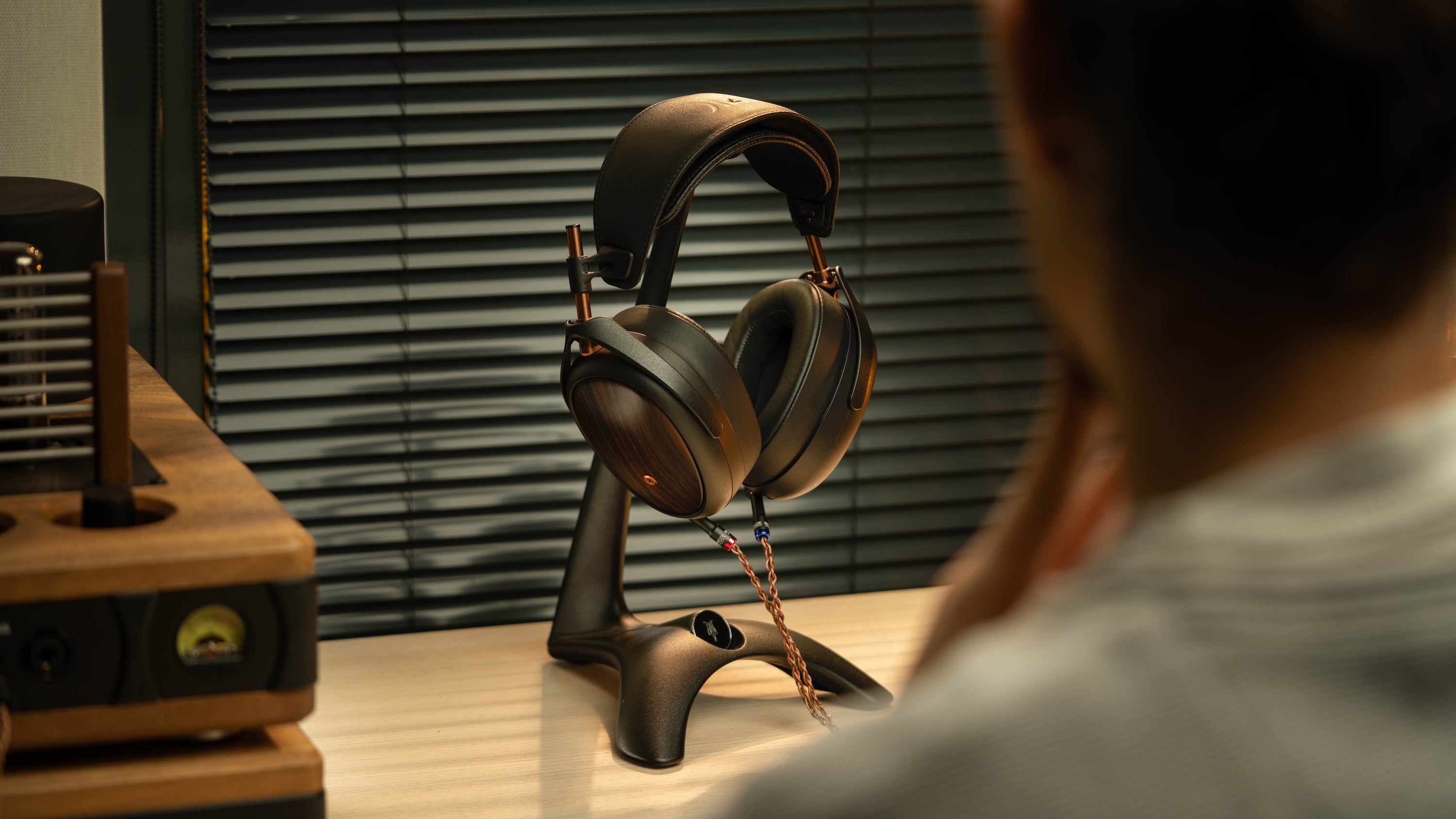 Apos Audio Meze Audio Headphone Meze LIRIC II Closed-Back Planar Magnetic Headphone