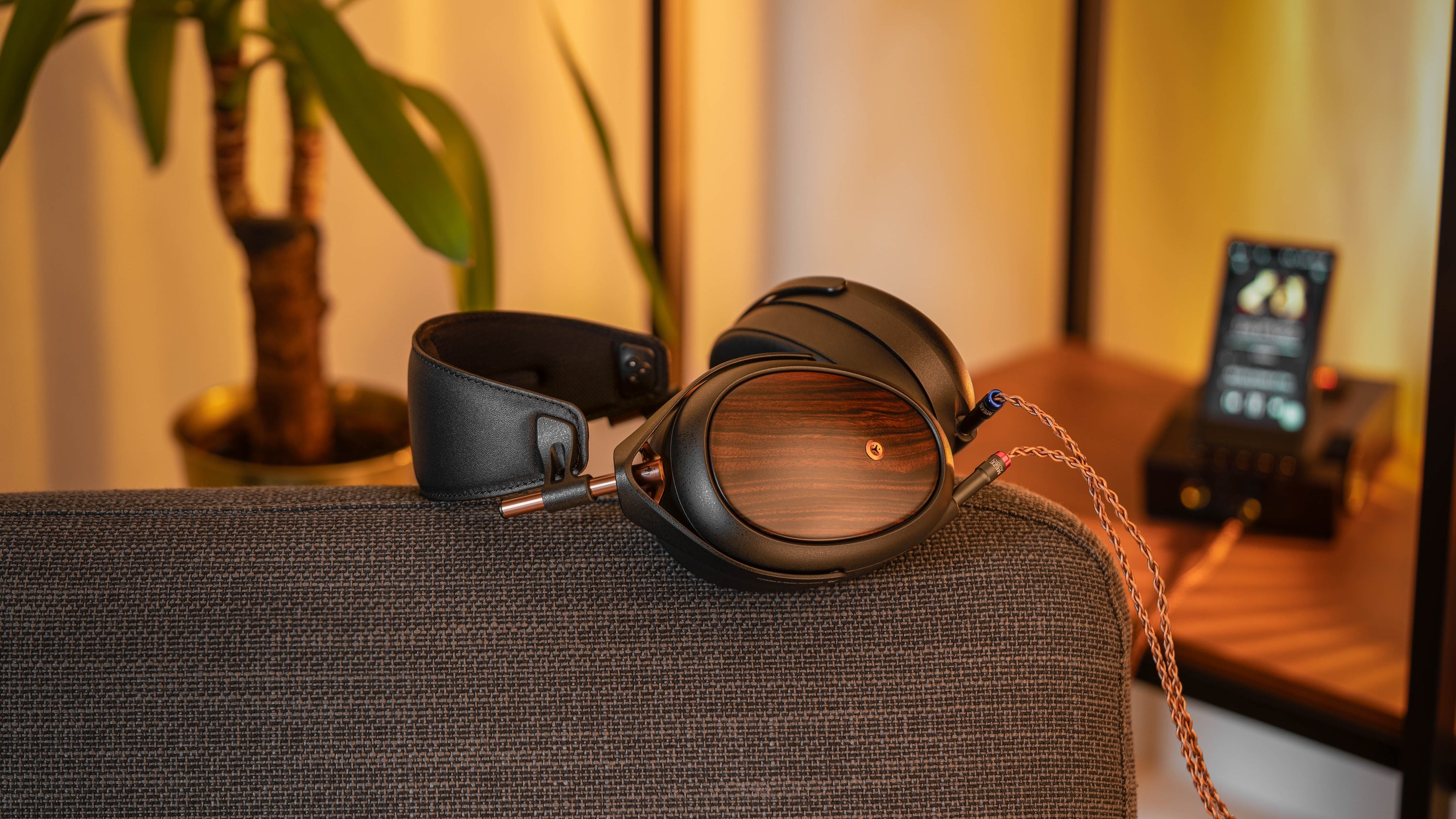 Apos Audio Meze Audio Headphone Meze LIRIC II Closed-Back Planar Magnetic Headphone