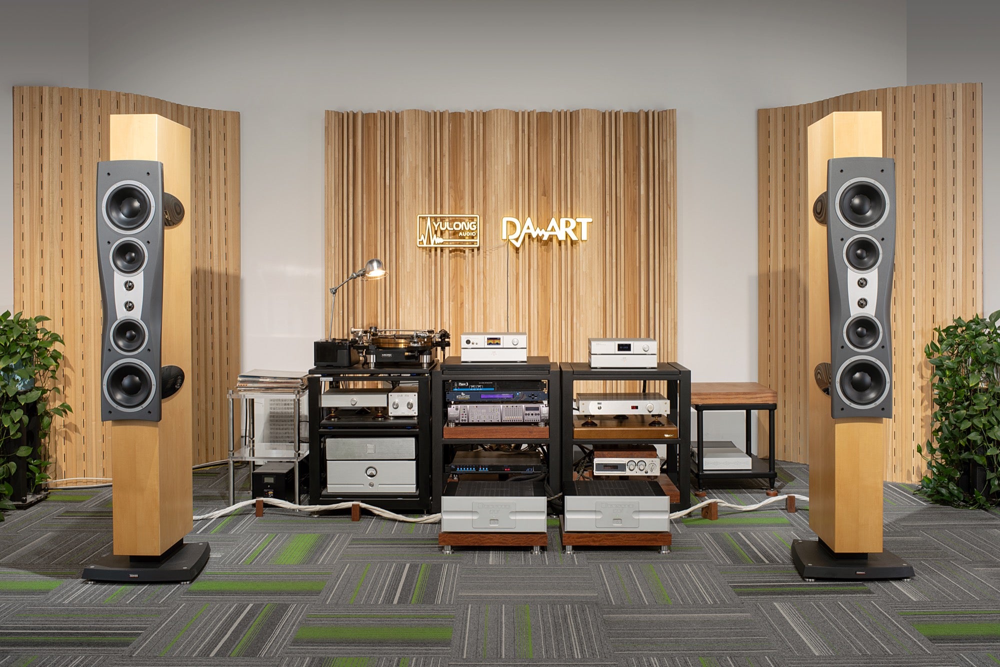 Apos Audio Yulong DAC (Digital-to-Analog Converter) YULONG DA2 All-in-one Personal Audio Center Pre-amp / Head amp/ DAC