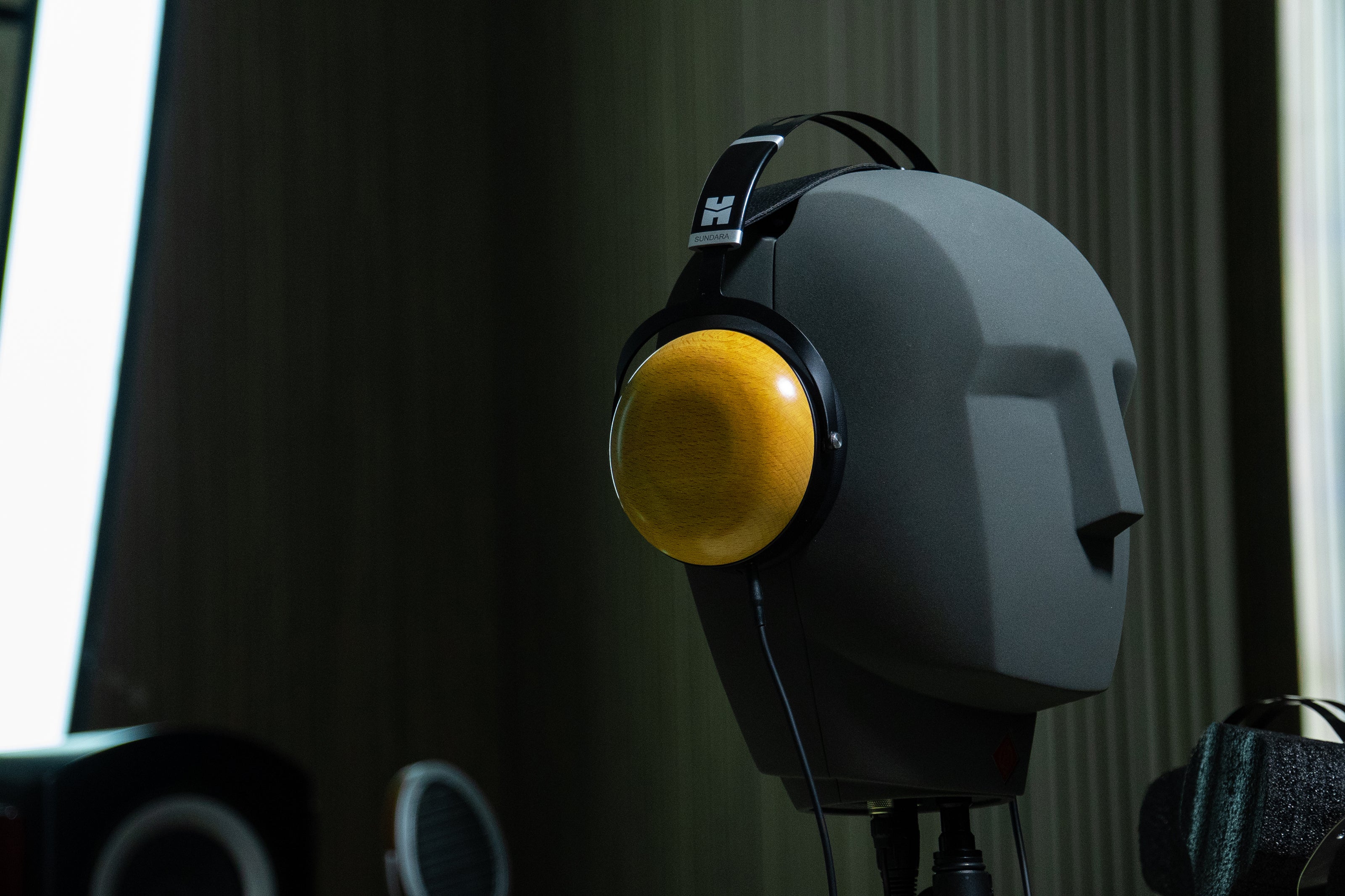Apos Audio HIFIMAN Headphone HIFIMAN Sundara Closed-Back Planar Magnetic Headphones