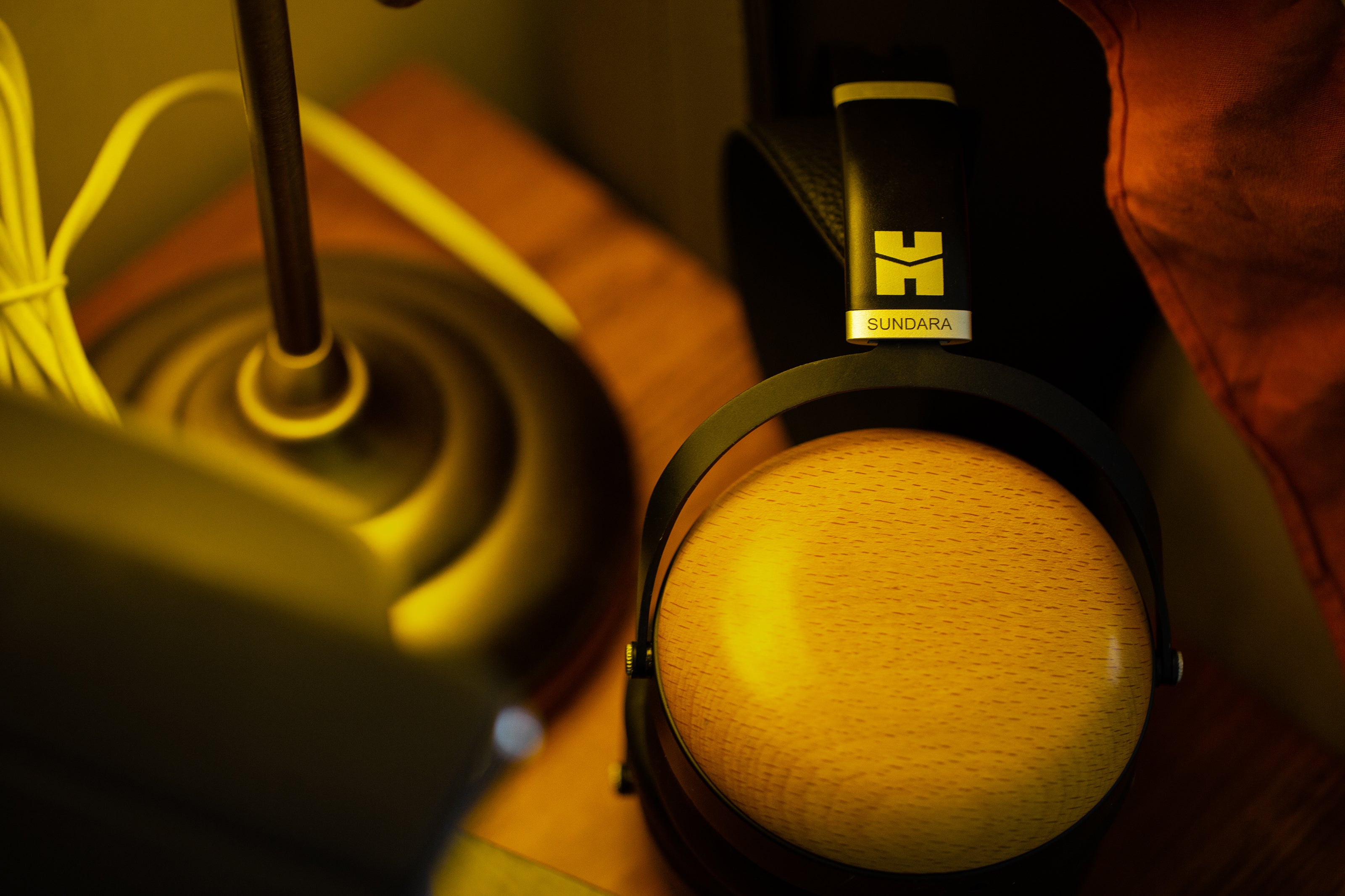 Apos Audio HIFIMAN Headphone HIFIMAN Sundara Closed-Back Planar Magnetic Headphones