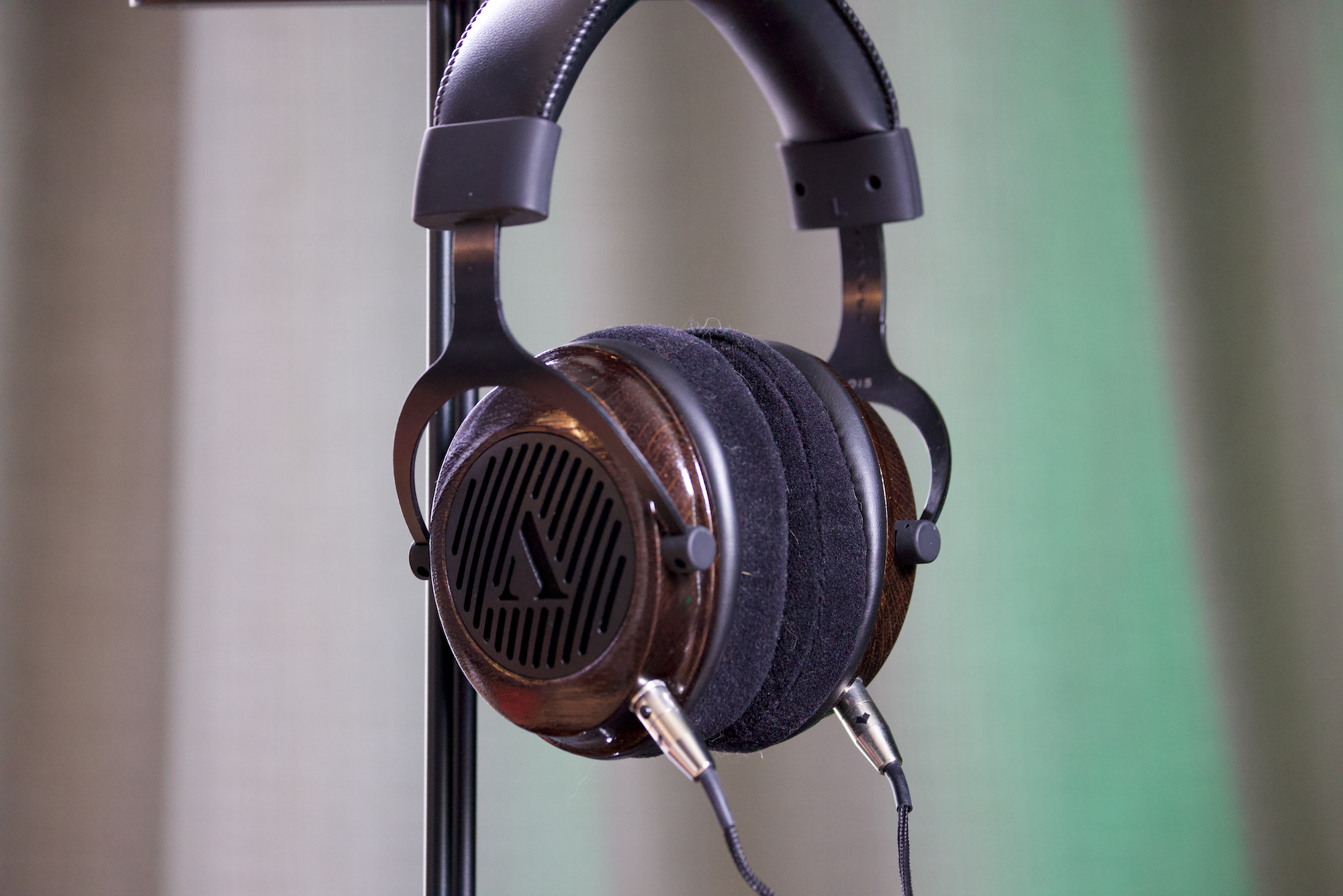 Apos Caspian Headphone: 7 Features Audiophiles Adore