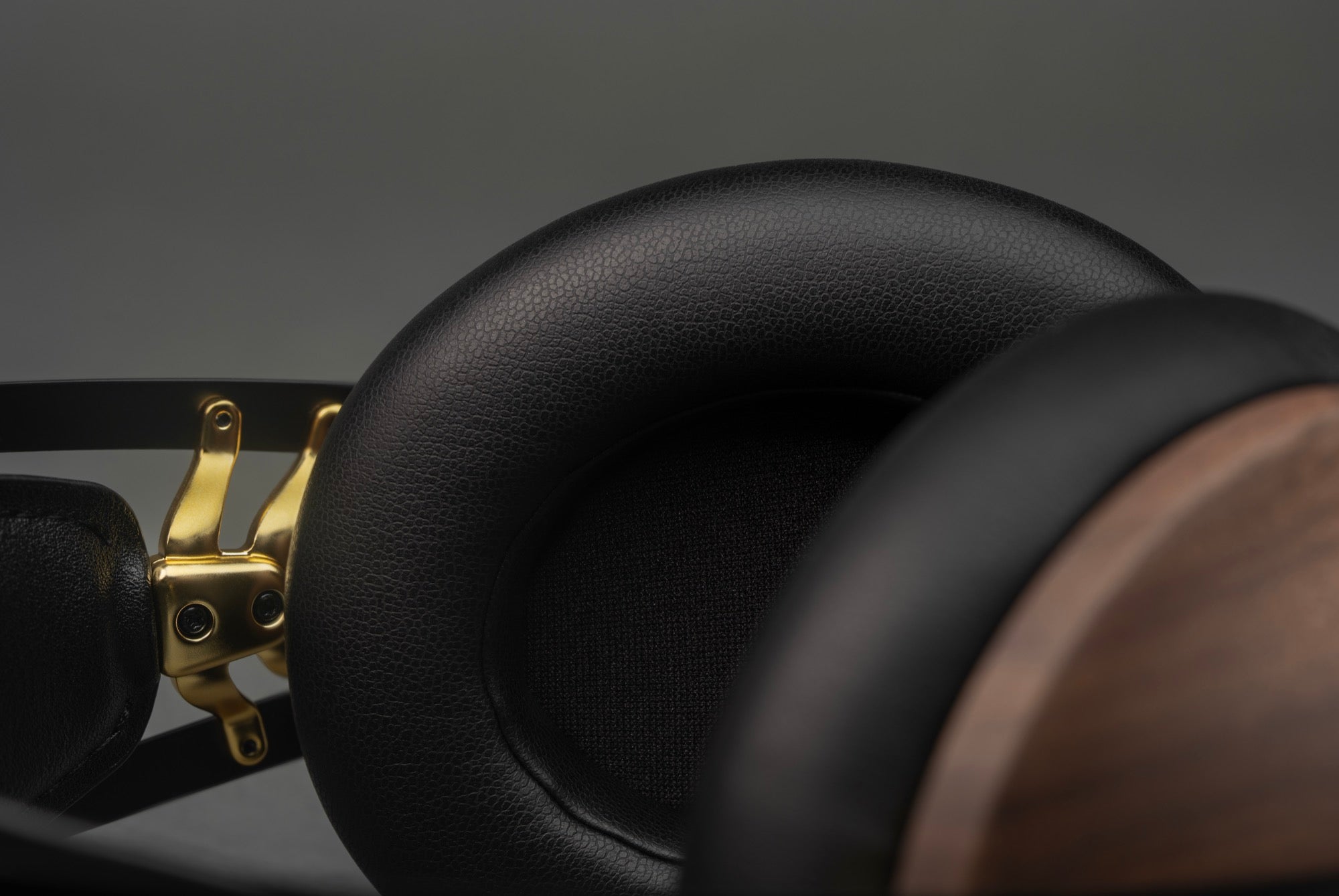 Apos Audio Meze Audio Headphone Meze Audio 99 Classics Closed Back Headphones 2nd Gen