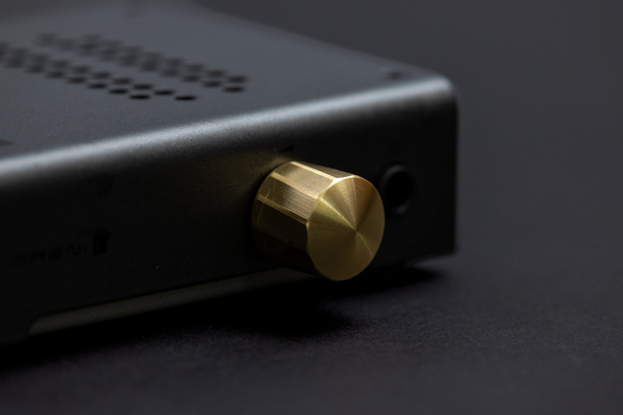 Apos Audio NITSCH Headphone Amp NITSCH x Schiit Magni Piety Headphone Amplifier - Brass Knob Limited Edition