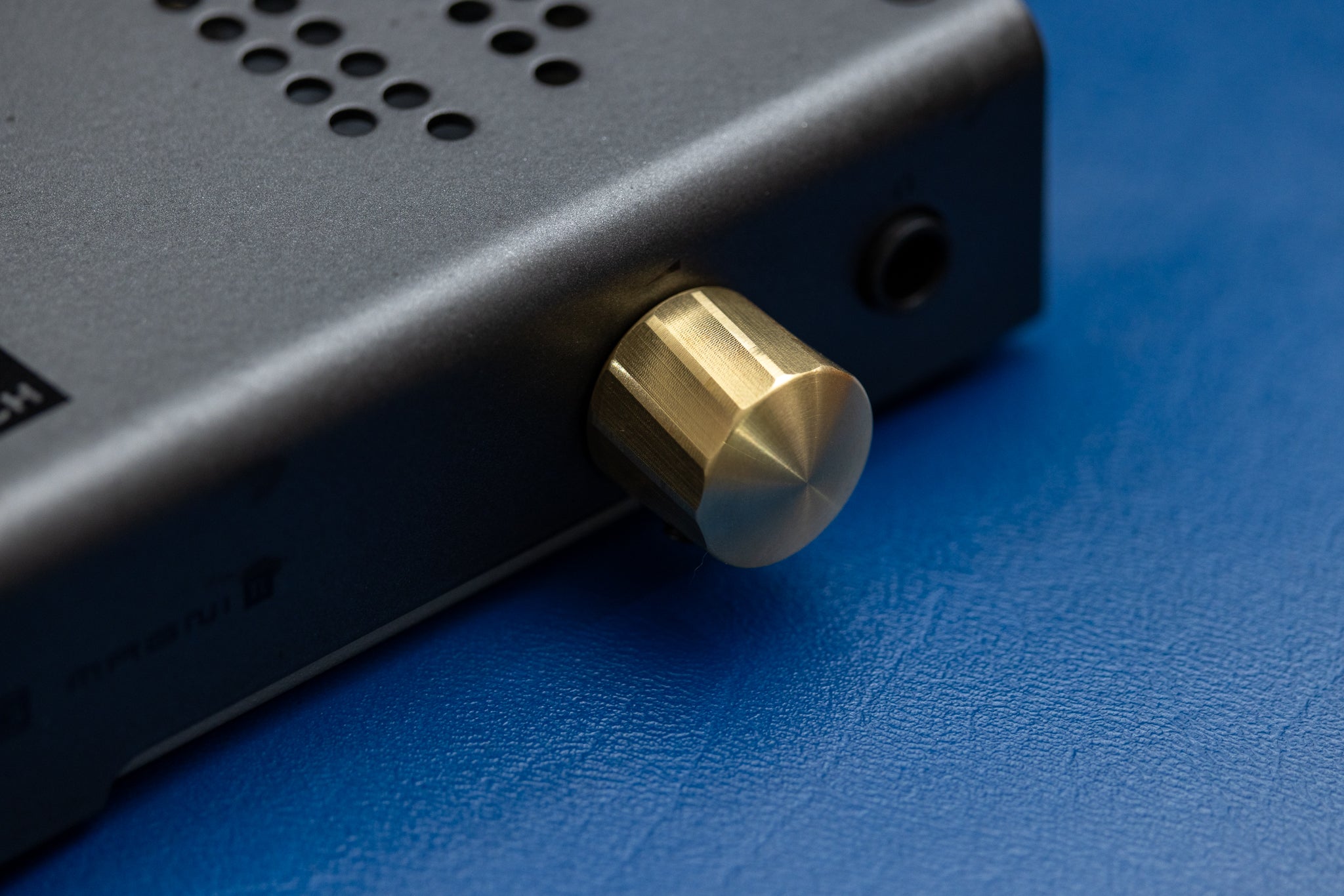 Apos Audio NITSCH Headphone Amp NITSCH x Schiit Magni Piety Headphone Amplifier - Brass Knob Limited Edition