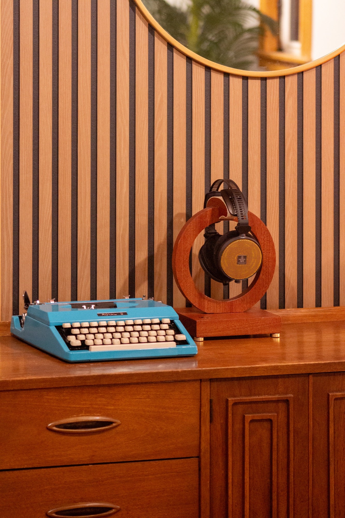 Apos Audio Salad Accessory Salad Halo Headphone Stand