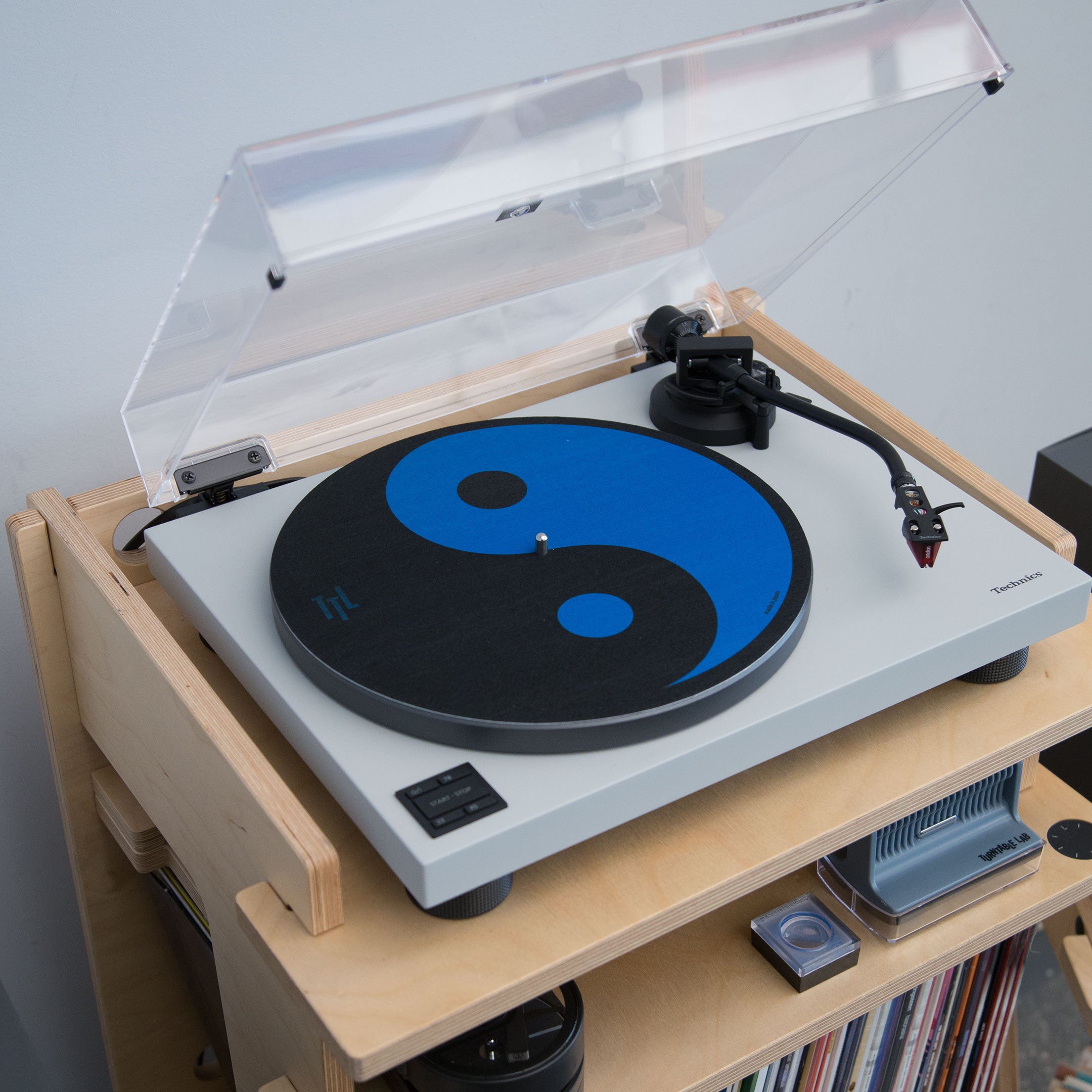 Apos Audio TurntableLab.com Accessory Turntable Lab: Dr. Suzuki Record Mat - Dark Mode