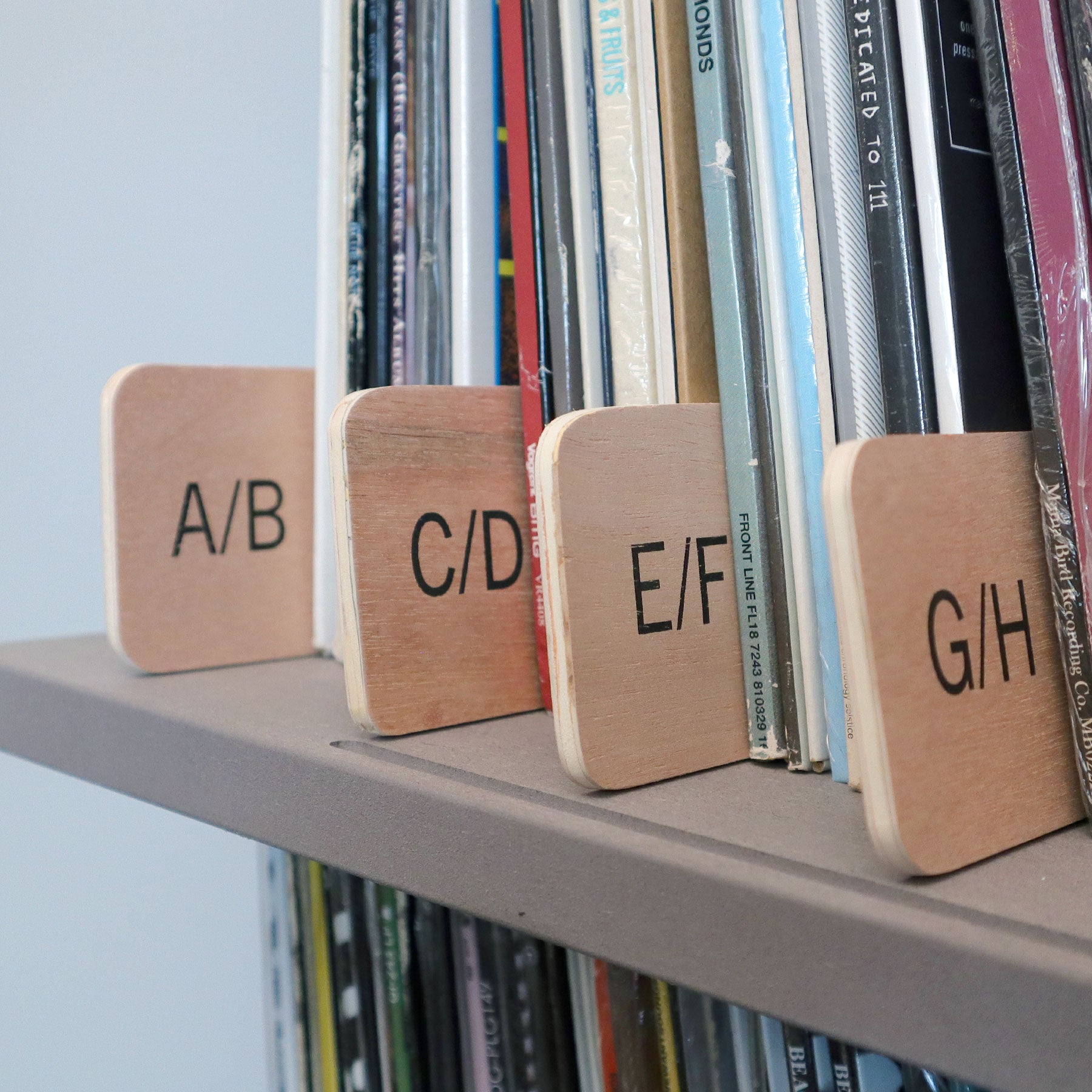 Apos Audio TurntableLab.com Accessory Turntable Lab: Wooden LP Dividers For Vinyl Records - Alpha