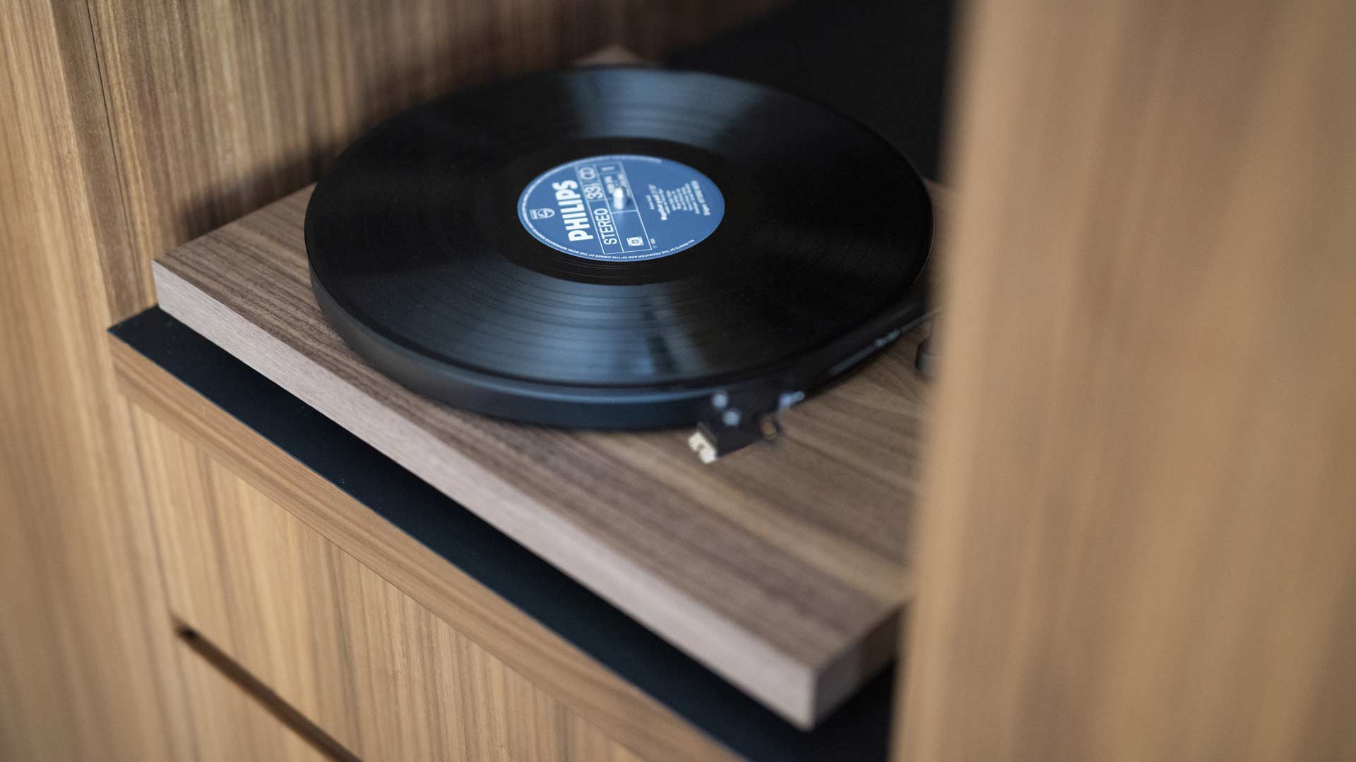 Apos Audio Pro-Ject Audio Turntable Pro-Ject Audio Debut Carbon EVO Turntable