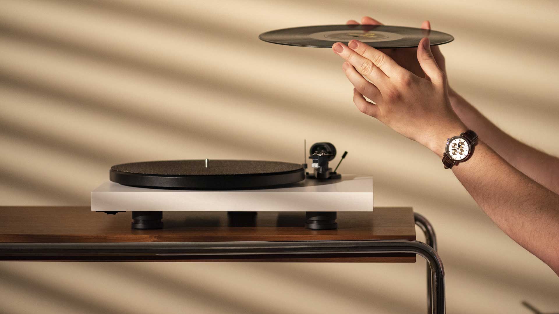 Apos Audio Pro-Ject Audio Turntable Pro-Ject Audio Debut Carbon EVO Turntable