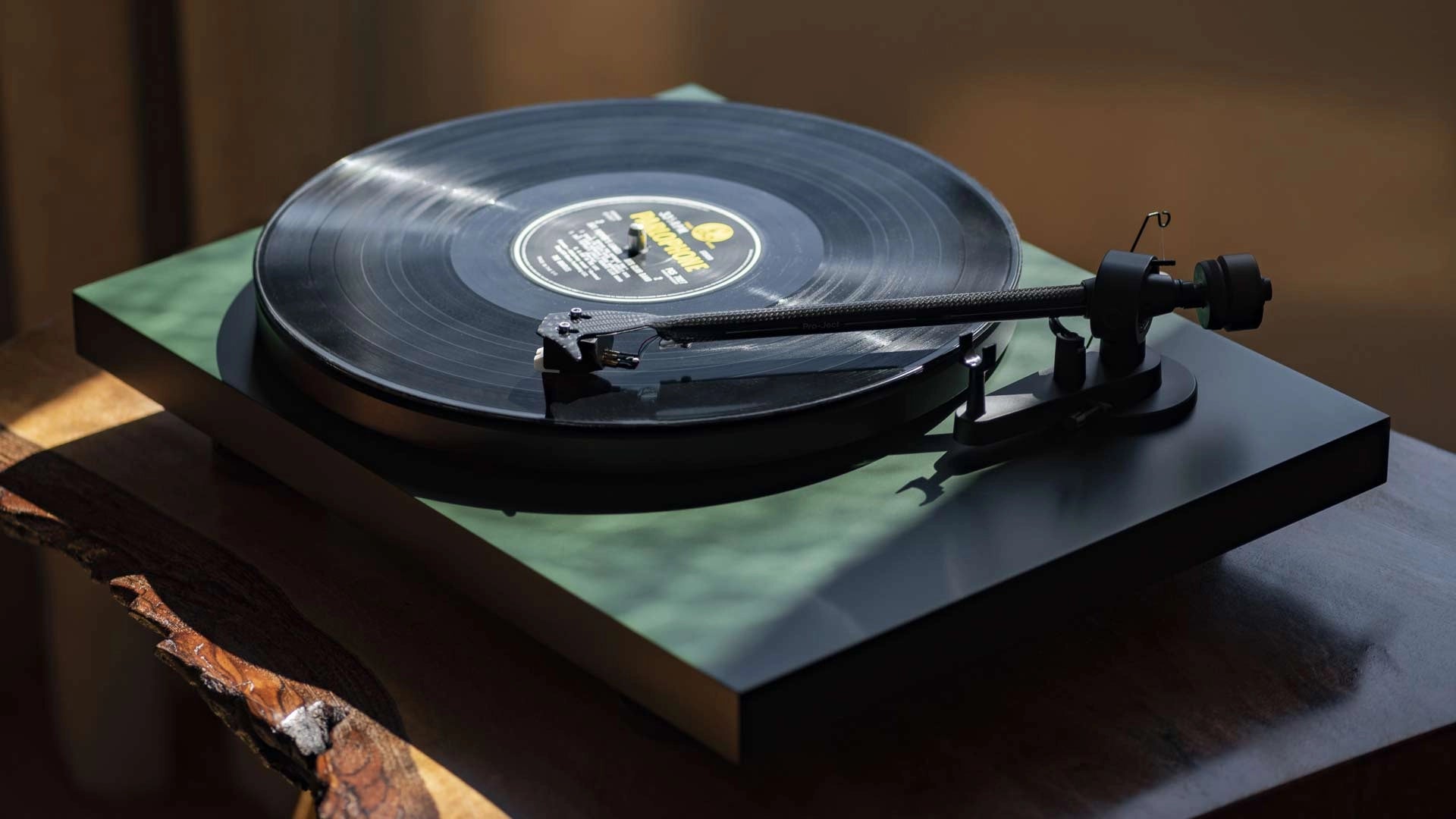 Apos Audio Pro-Ject Audio Turntable Pro-Ject Audio Debut Carbon EVO Turntable